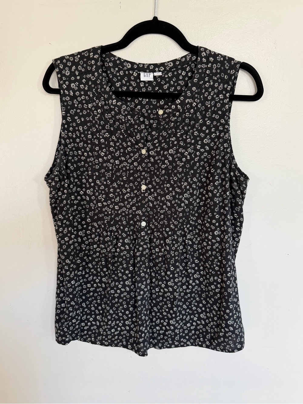 GAP Black Floral Sleeveless Button-Up Blouse